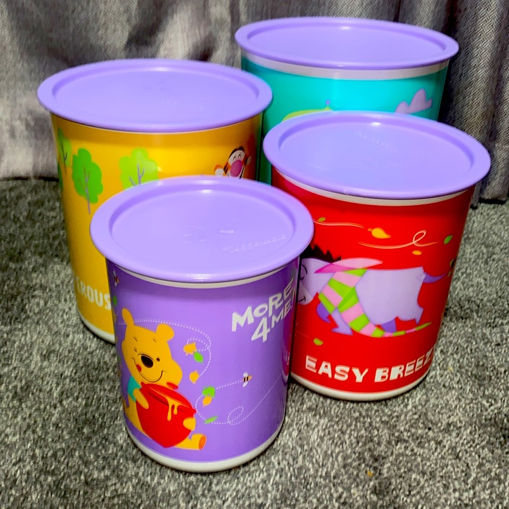 4 piece Stackable Winnie The Pooh tupperware set